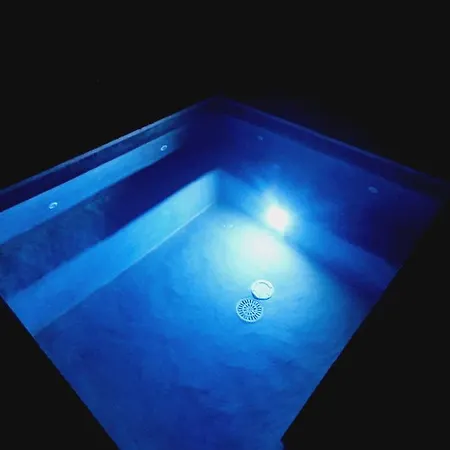 Superbe Avec Piscine Villa Poulx